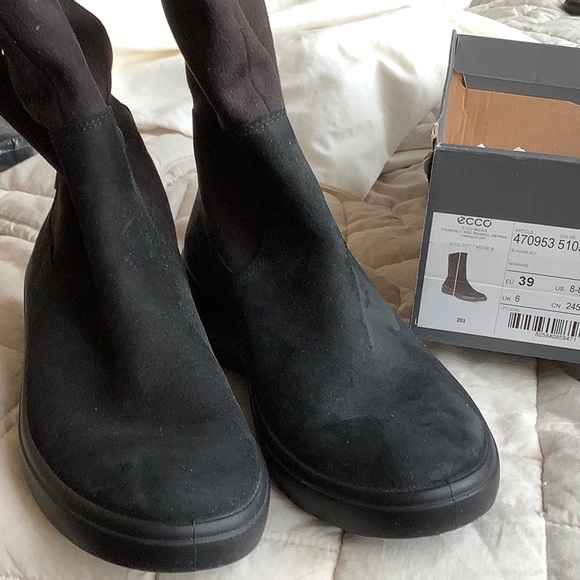 Ecco women’s ankle boots
Size 39 Soft Seven Gortex
Comfortable
Hardly worn - Picture 2 of 6